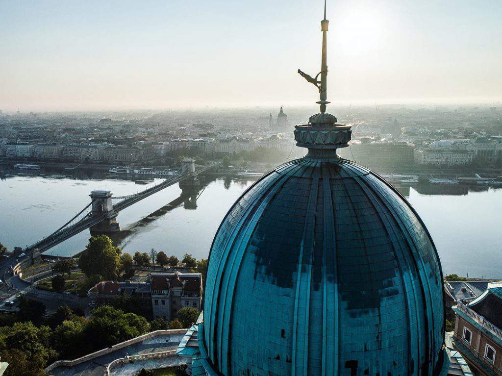 esernyős ember umbrella man facebook.com kallopeterphoto3