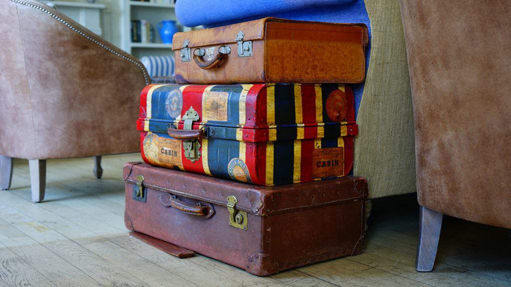 suitcase hotel tourism budapest