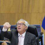 Hungarian foreign minister: Macron, Juncker pro-migrant