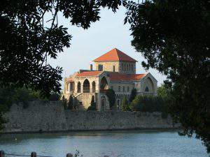 تاتا ، البحيرة القديمة ، القلعة ، المدينة