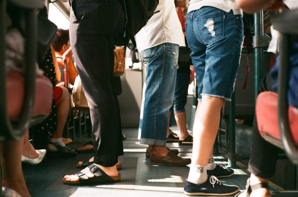 Пасажири Utasok Commuting Ingázás