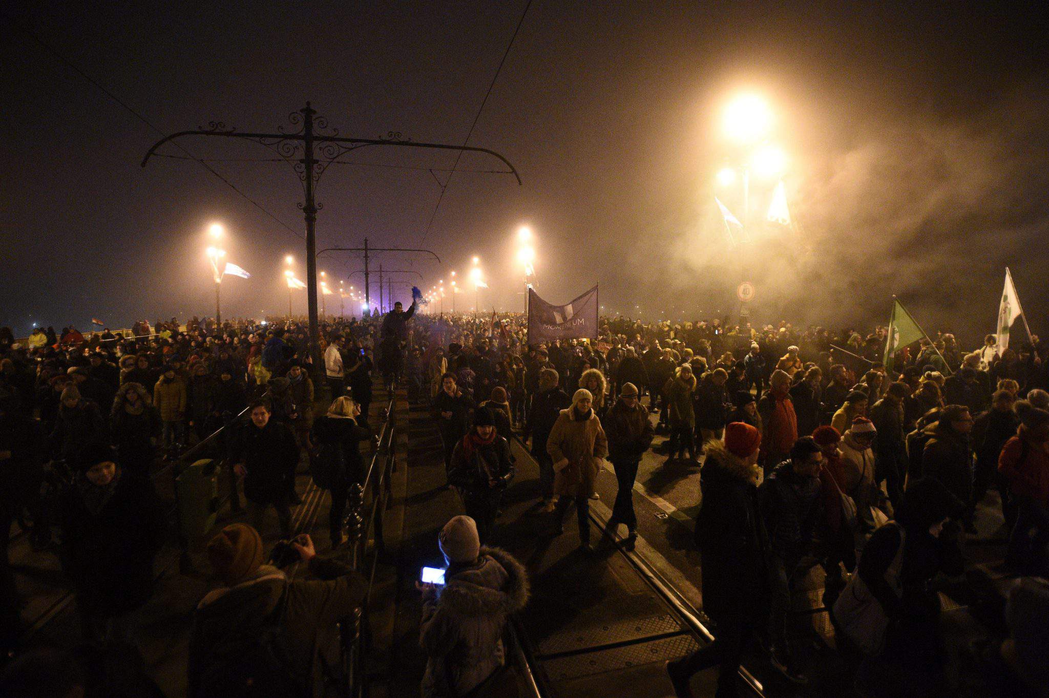 Manifestanți, ciocnire polițiștilor lângă Parlamentul Ungariei - FOTOGRAFII