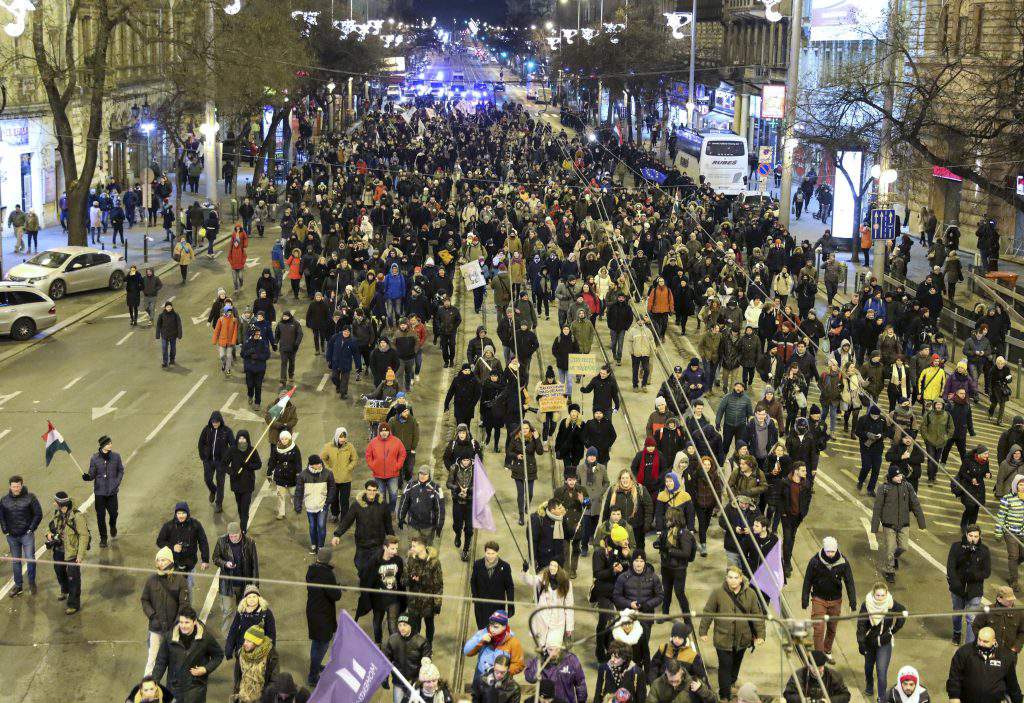 Manifestantes húngaros el viernes