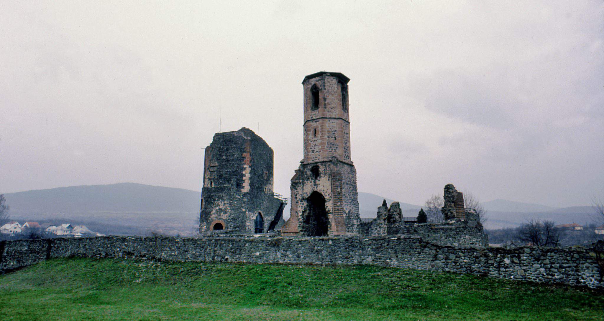 Kisnánai Vár Castle of Kisnána