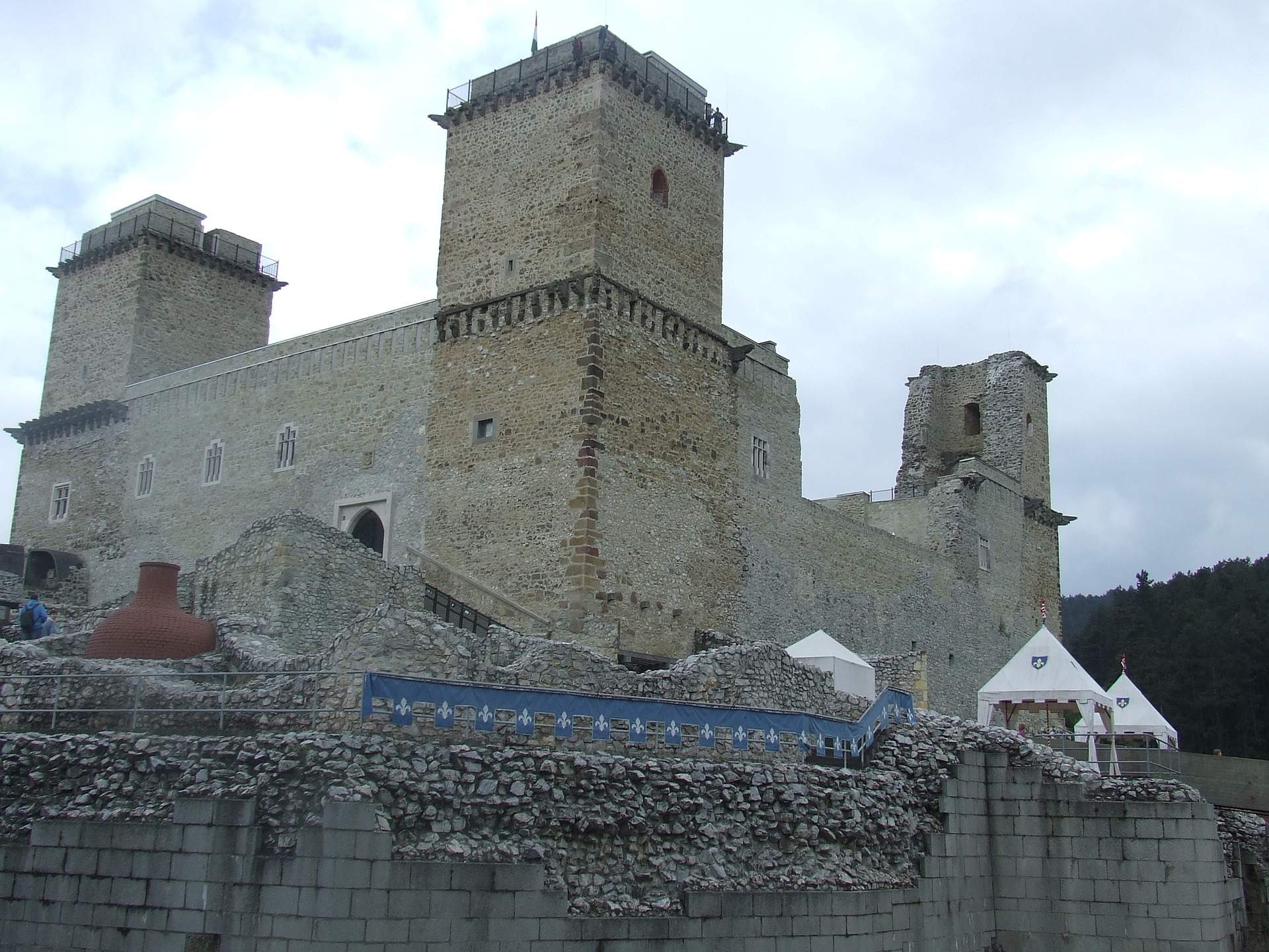 قلعة Diósgyőr Diósgyőri Vár
