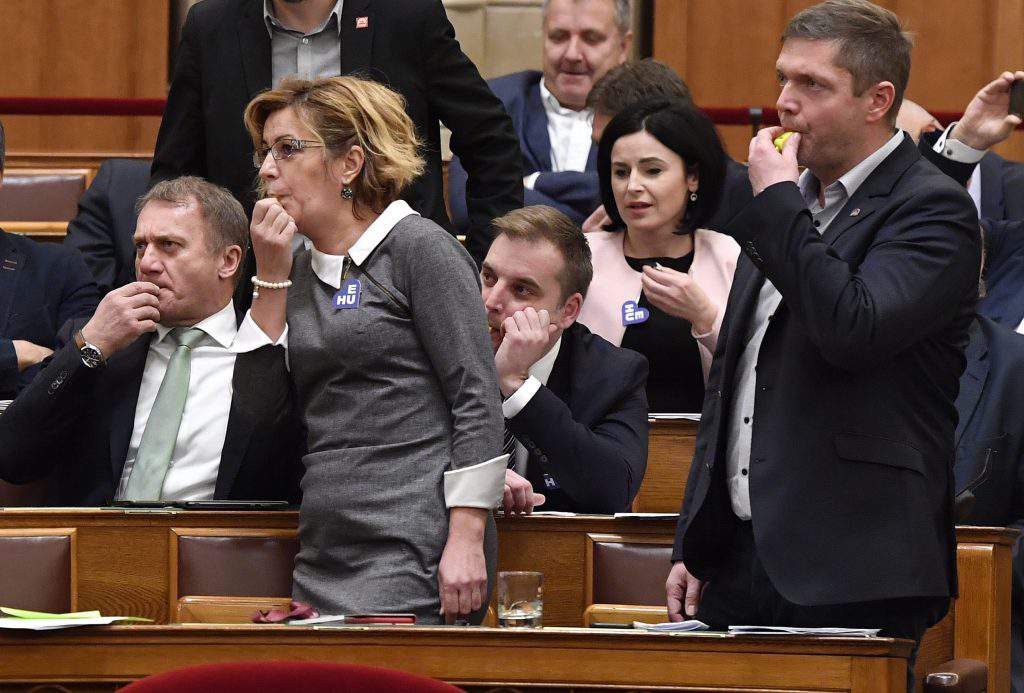 парламентский свисток