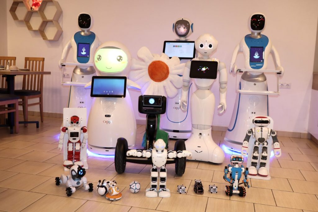 robotics cafe budapest robot