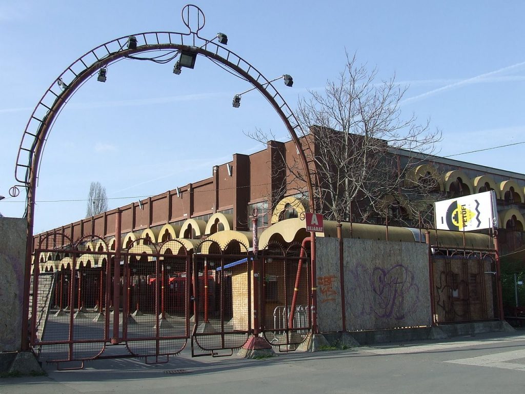 Petőfi Hall, building, city park