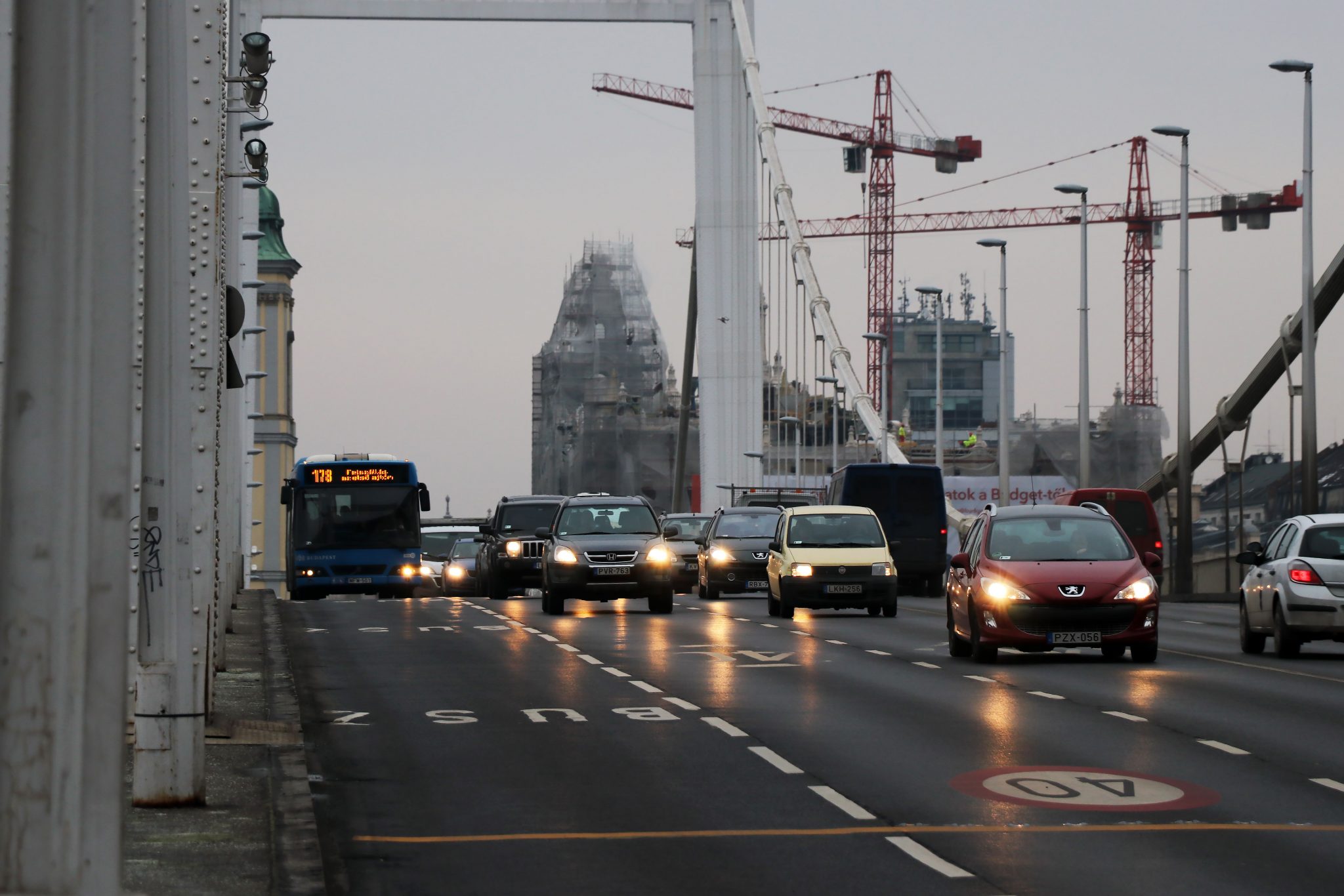 traffic budapest hungary elizabeth bridge erzsébet híd