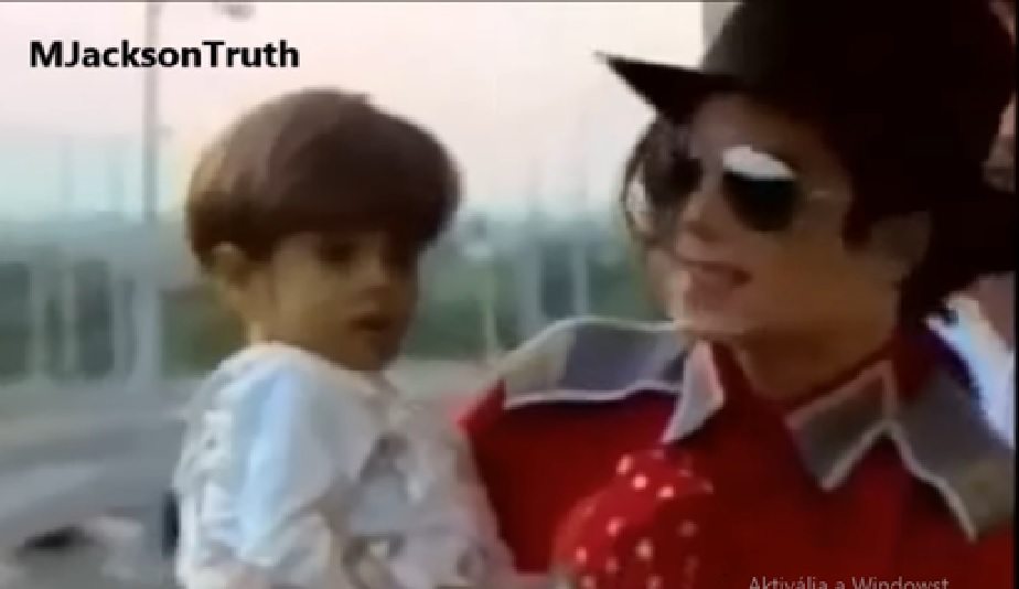 Tamás Farkas as a child with Michael Jacksonnn