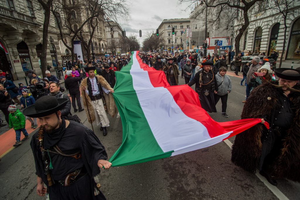 1848 Hungarian volunteers marched with 1,848-meter long Hungarian national flag in Budapest
