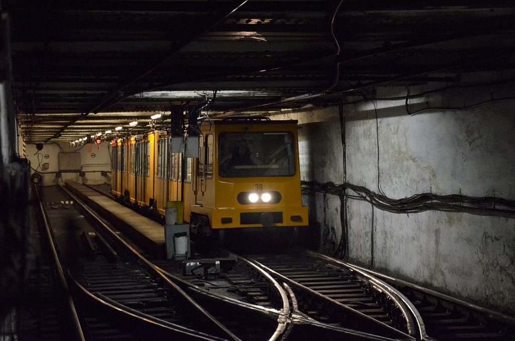 Métro Millennium, ligne de métro de Budapest, transports