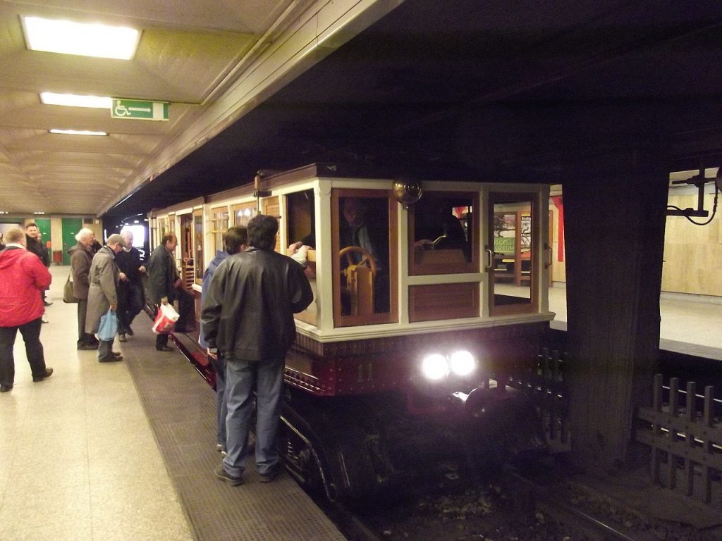 Millennium Underground, Budapest, transports