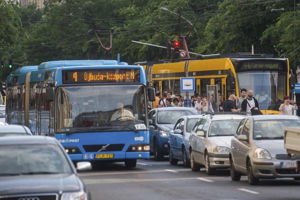 The summertime tram replacement along tramlines 4-6 proceeds