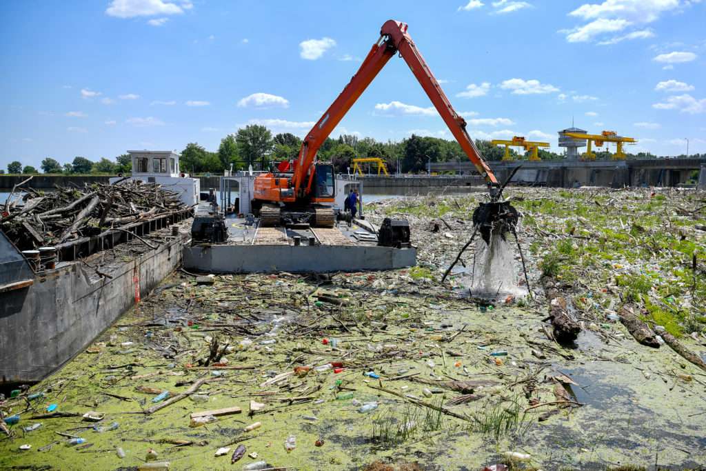 Curățarea râului Tisa de la 8,000 de tone de deșeuri va dura 4 luni