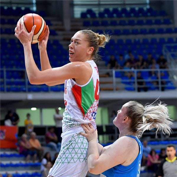 Hungary basketball girl