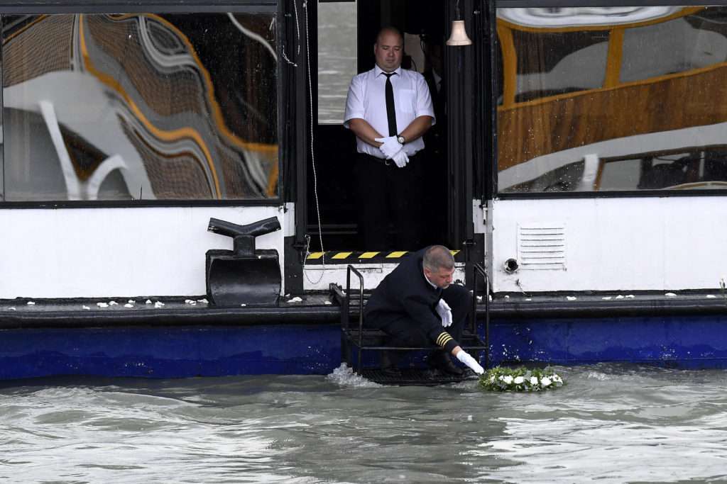 ブダペストでの船の衝突 - ドナウ川で開催された追悼イベント