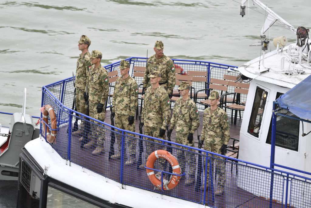 布達佩斯的船舶碰撞-多瑙河上舉行的紀念活動