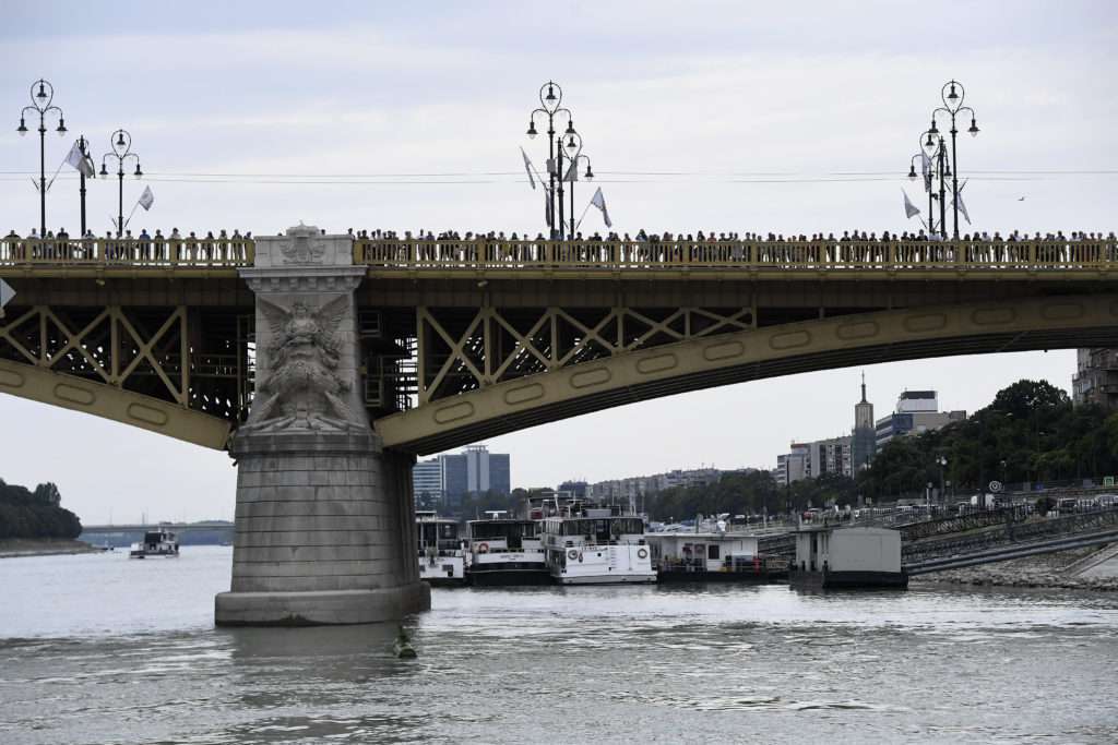 布達佩斯的船舶碰撞-多瑙河上舉行的紀念活動