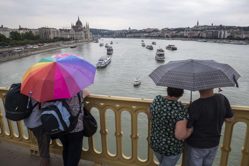 Schiffskollision in Budapest - Gedenkveranstaltung auf der Donau