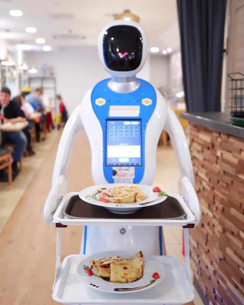 Robot waiter - Enjoy Budapest Café
