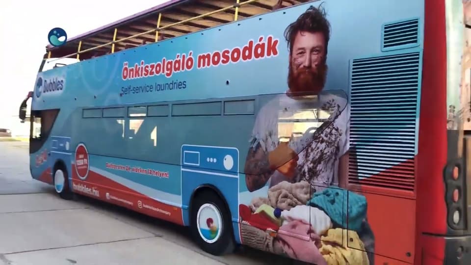 Moving laundry on the streets of Budapest? - VIDEOS