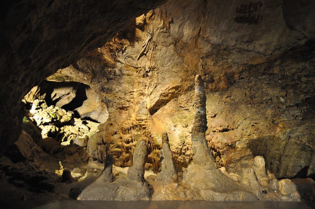 Pál-Tal, Höhle, Ungarn
