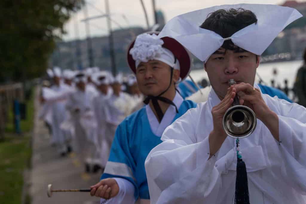 船舶碰撞 - 為遇難者舉行韓國傳統追悼會
