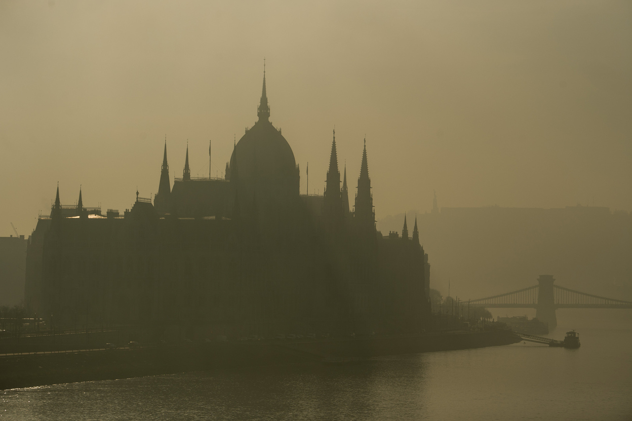 fog Budapest danube