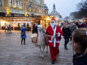 pécs advent christmas market santa 