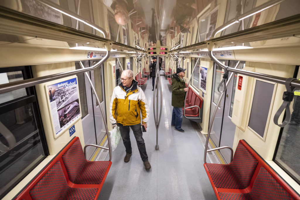 У вагонах метро відкрилася виставка на честь блокади Будапешта в 1945 році