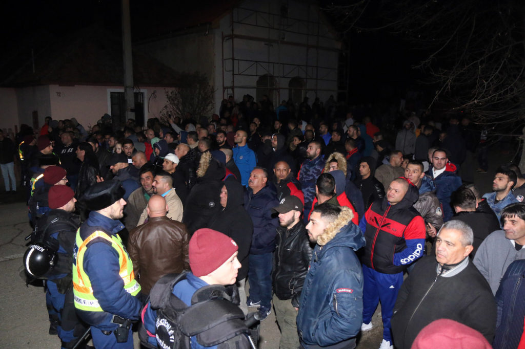 Roma protesters againts Mi Hazánk demonstration