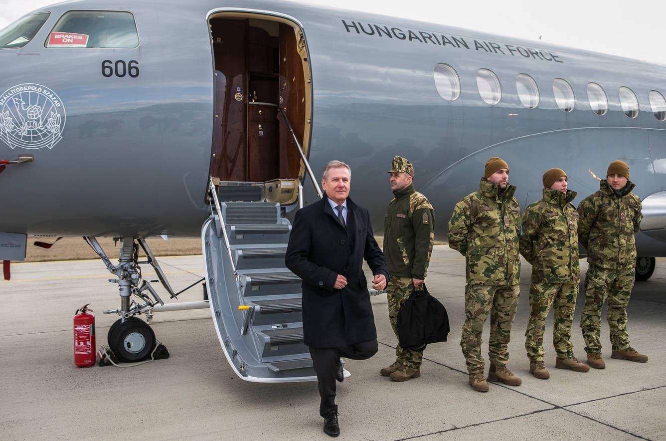 Hungarian Defence Forces Bought Luxurious Aeroplanes - PHOTOS - Daily ...