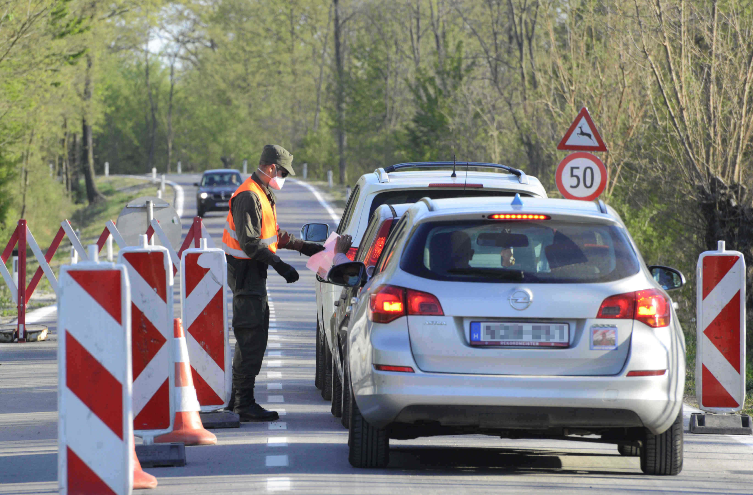 Coronavirus - Hungary, Austria agree to reopen old Hegyeshalom border ...