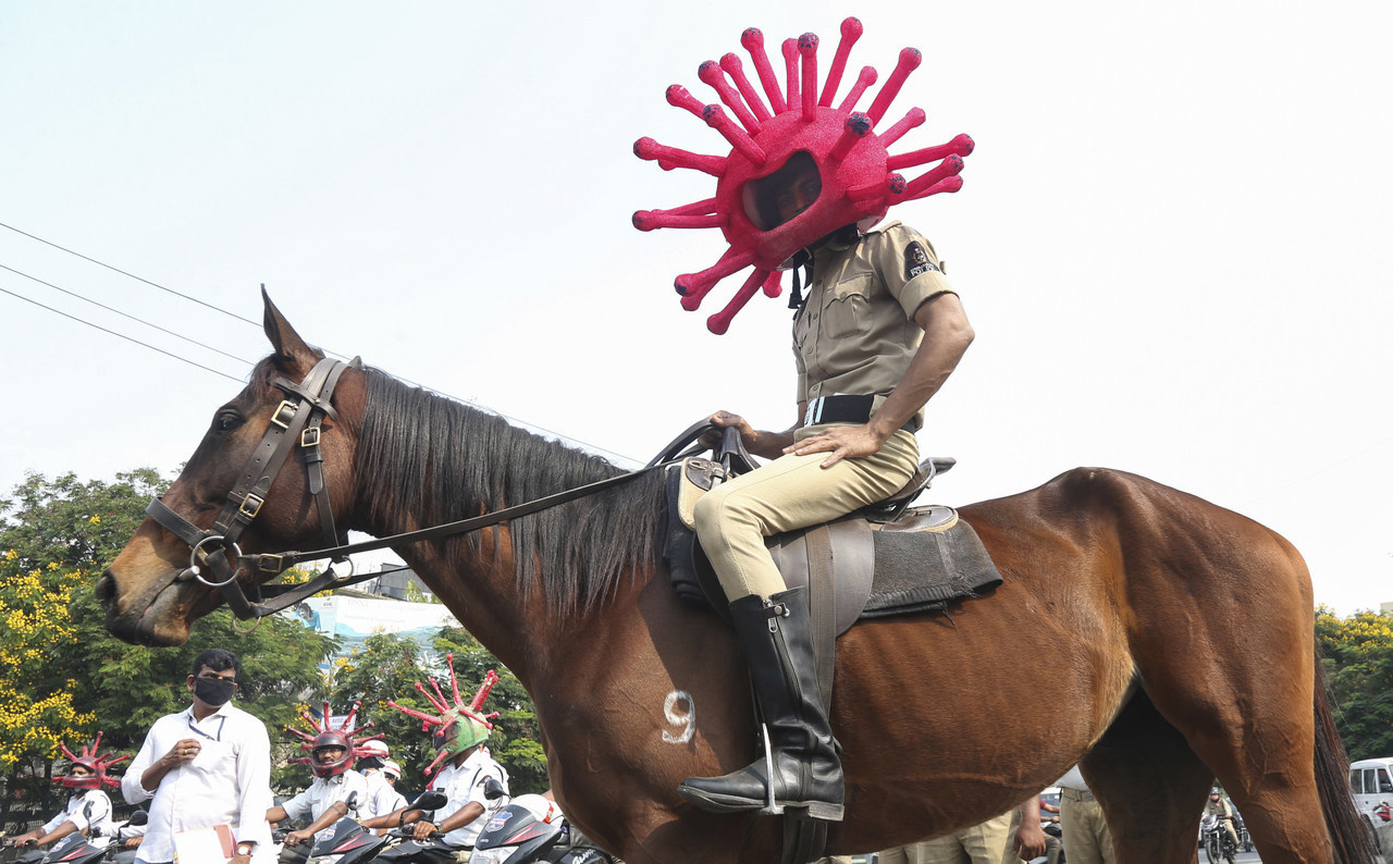 india police coronavirus helmet