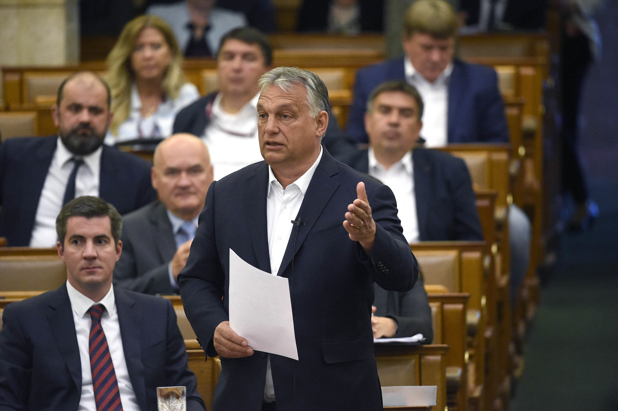 orbán in parliament