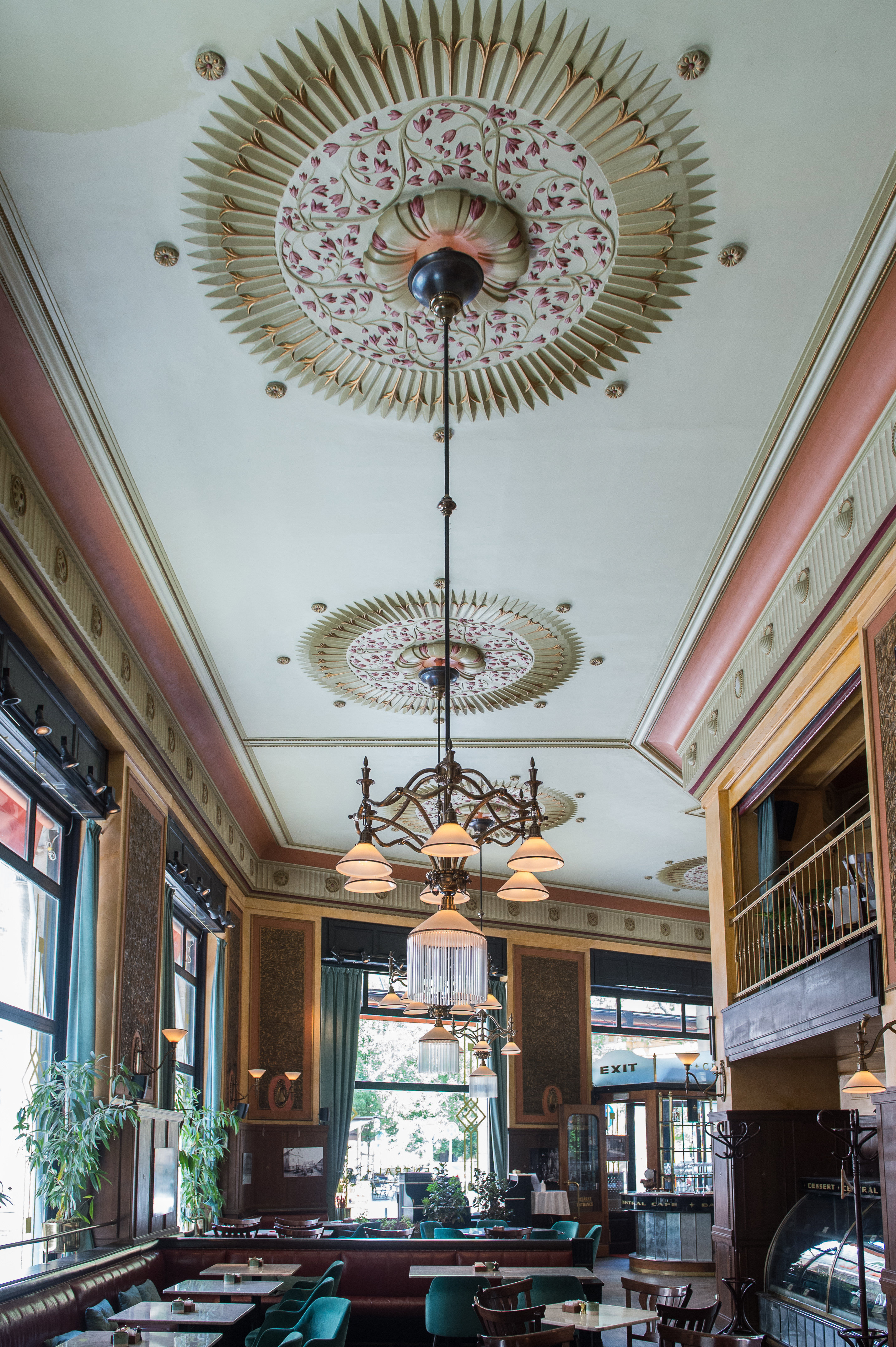 Történelmi kávéházak-Centrál Kávéház