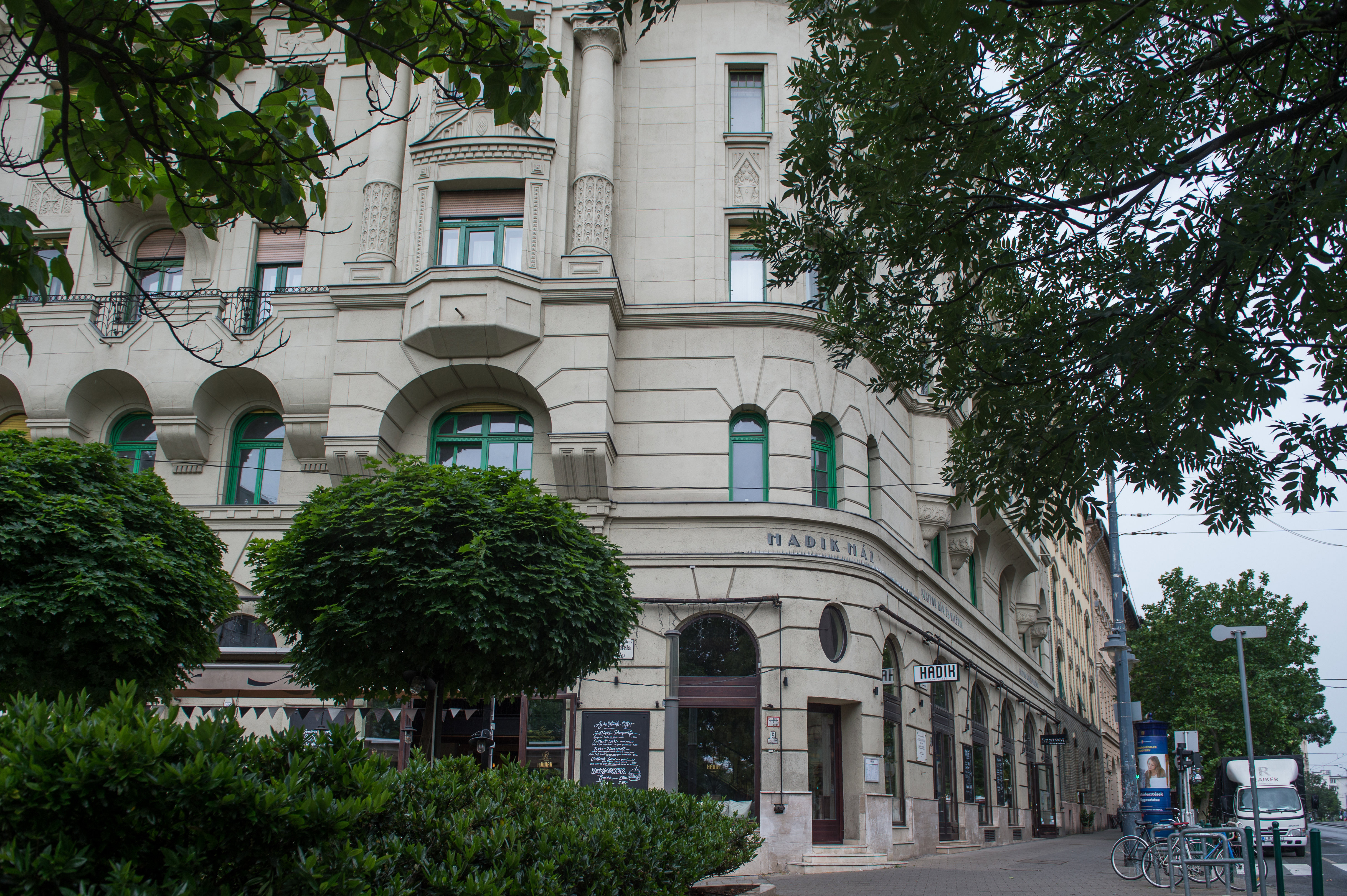Történelmi kávéházak-Hadik Kávéház