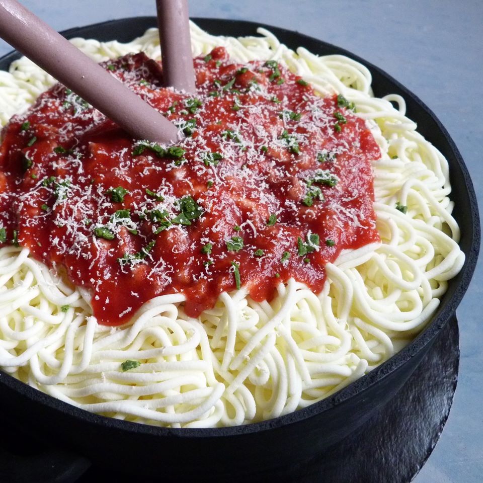 Kuchen zum Mitnehmen-Spaghetti-Kuchen-Essen
