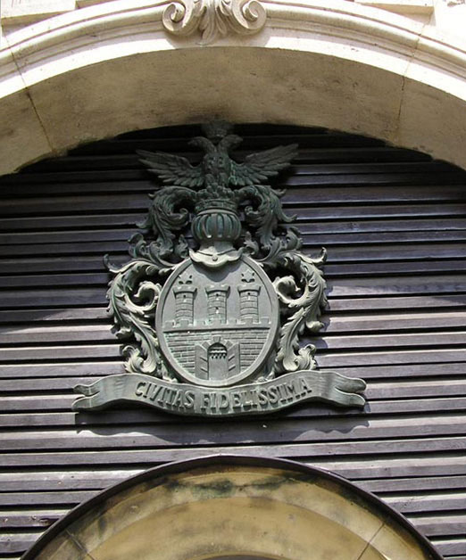 Escudo de armas de Sopron Adorno de pared Címer Falidísz