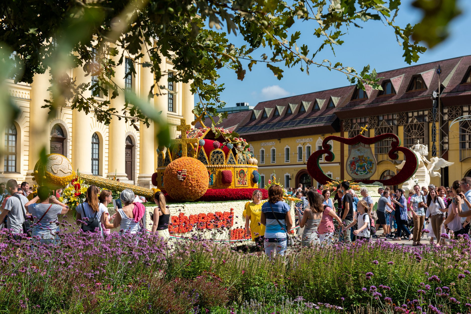Святая корона, Карнавал цветов в Дебрецене, Венгрия, Дебрецен