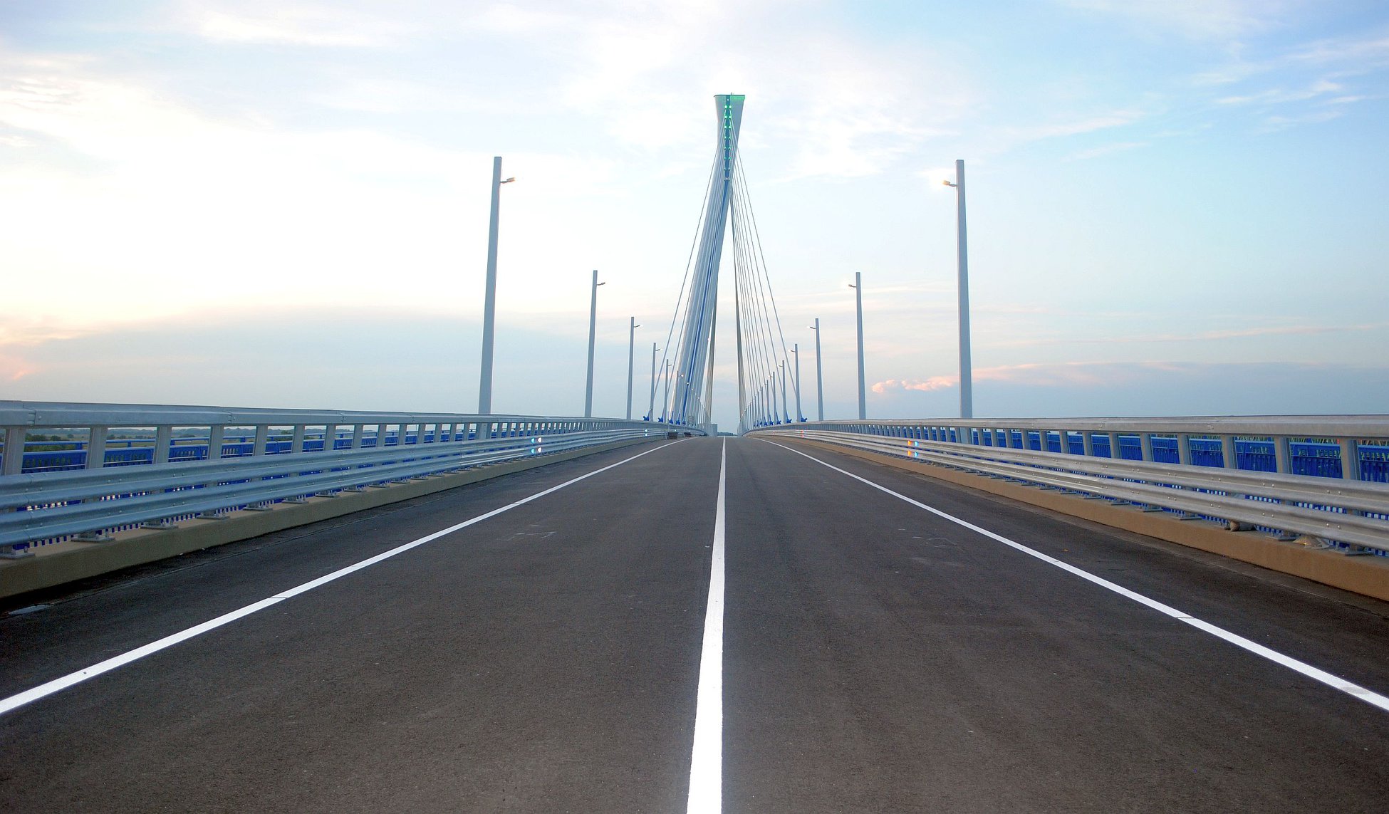 Hungary, Komáromi Bridge