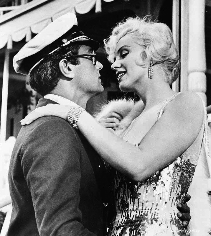 Tony Curtis and Monroe