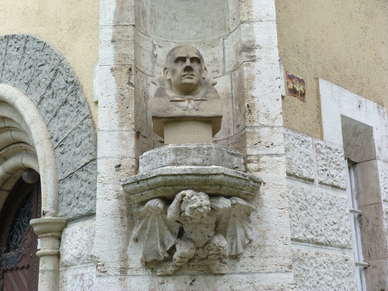 بيلا لوغوسي-المجر-الممثل-دراكولا-تمثال نصفي-بودابست