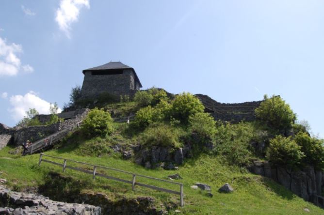 Salgó Castle