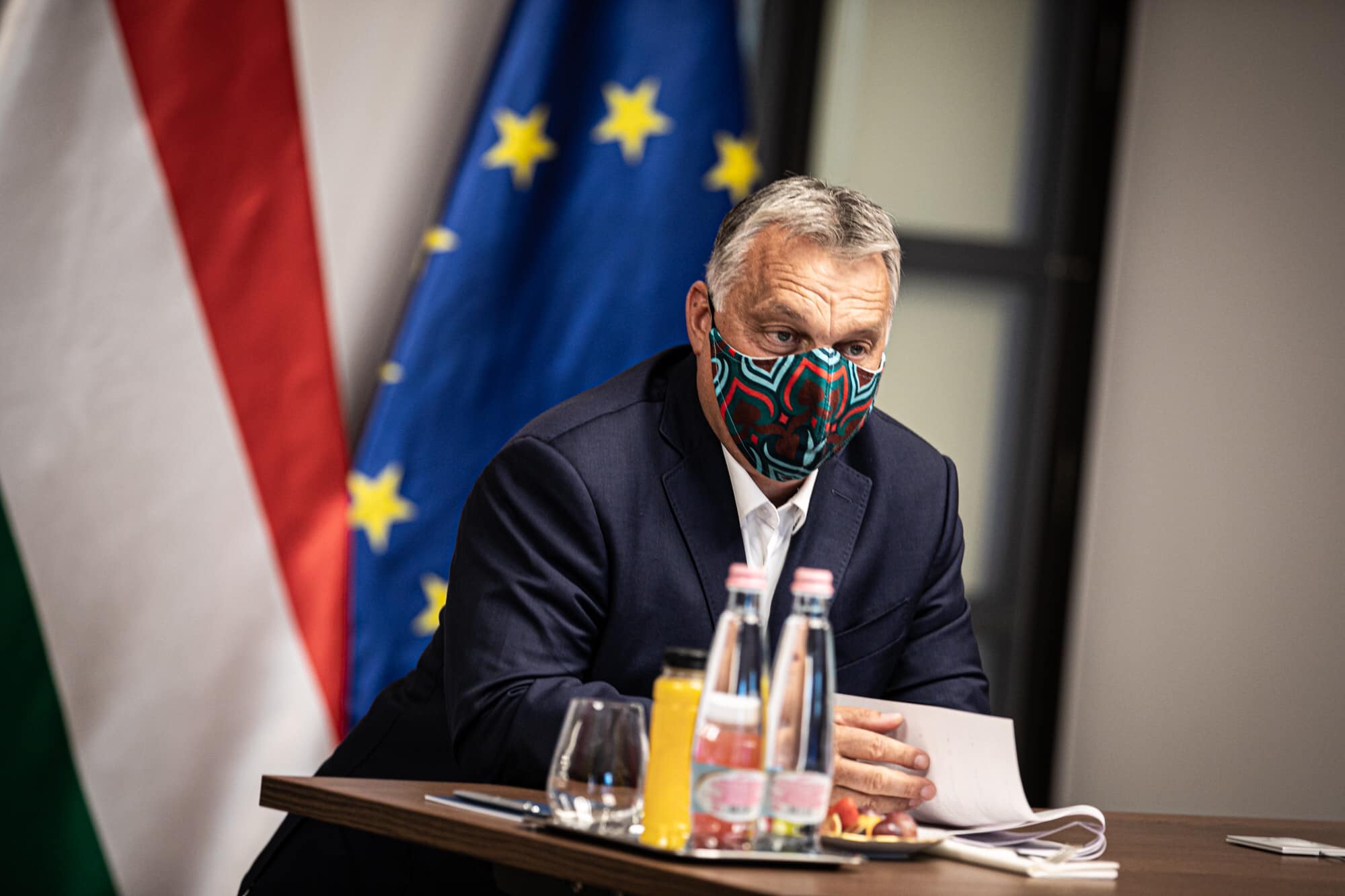 orbán in mask