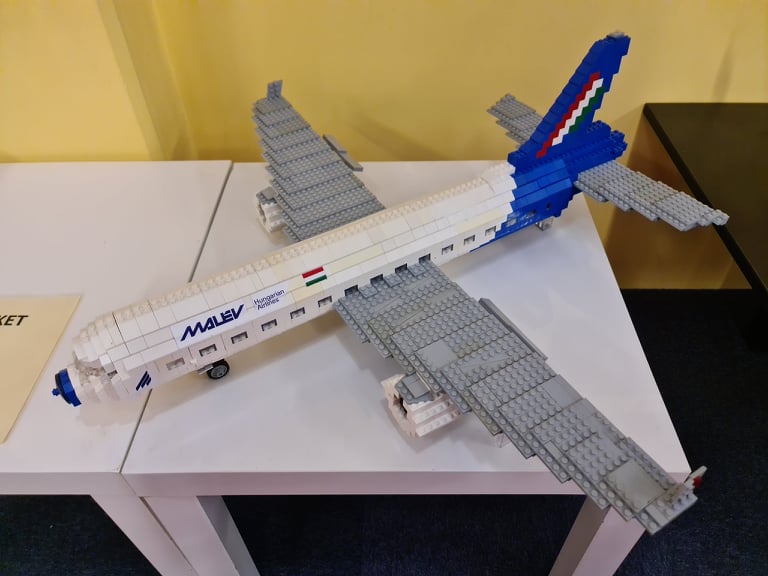 Malév-Lego-Flugzeug