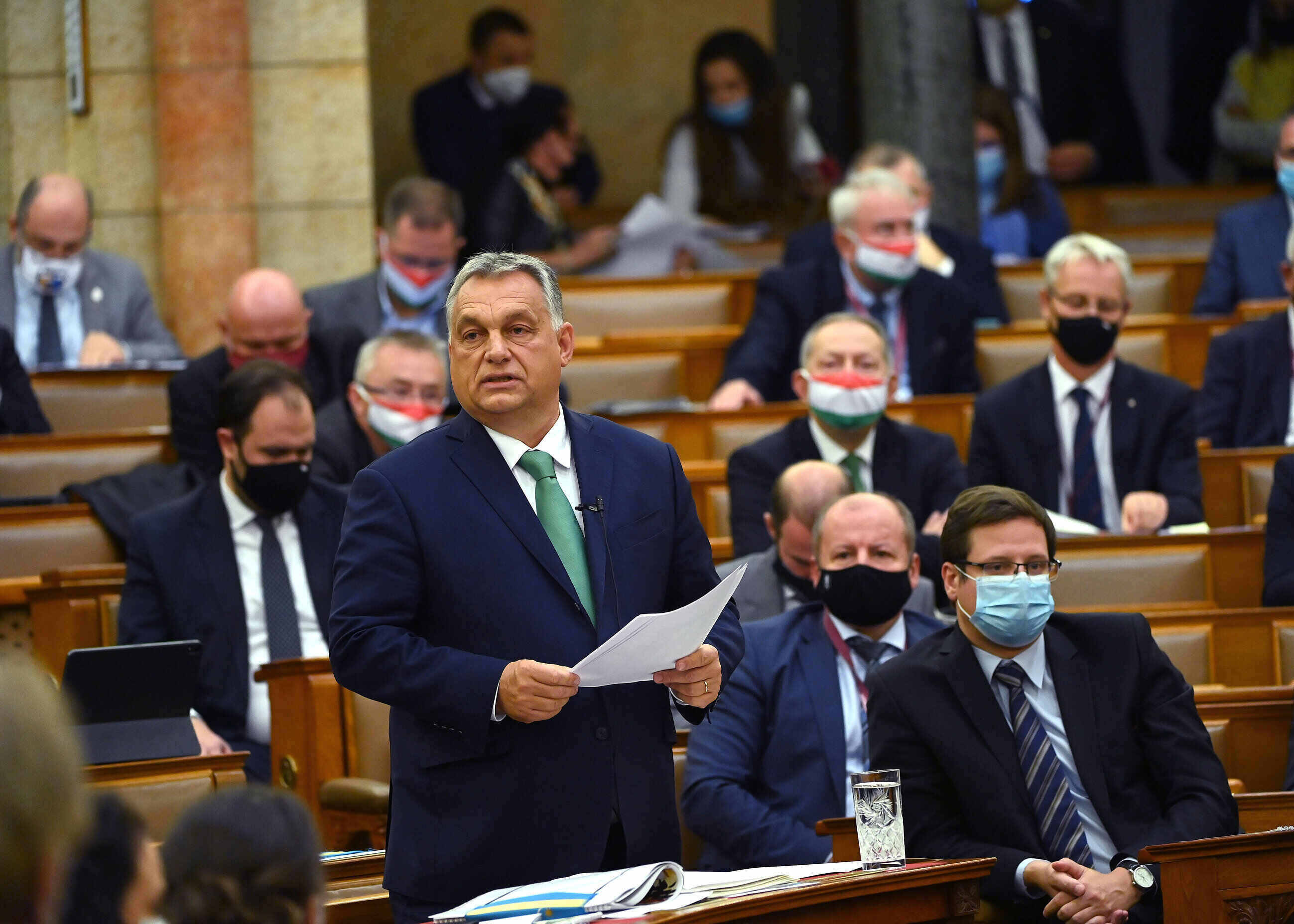 orbán in parliament