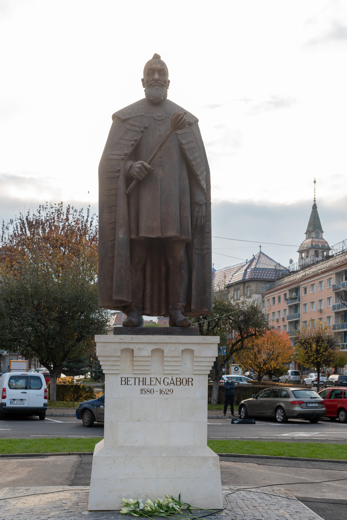 Transylvania Prince Bethlen's statue inaugurated in Szeklerland Marosváráshely