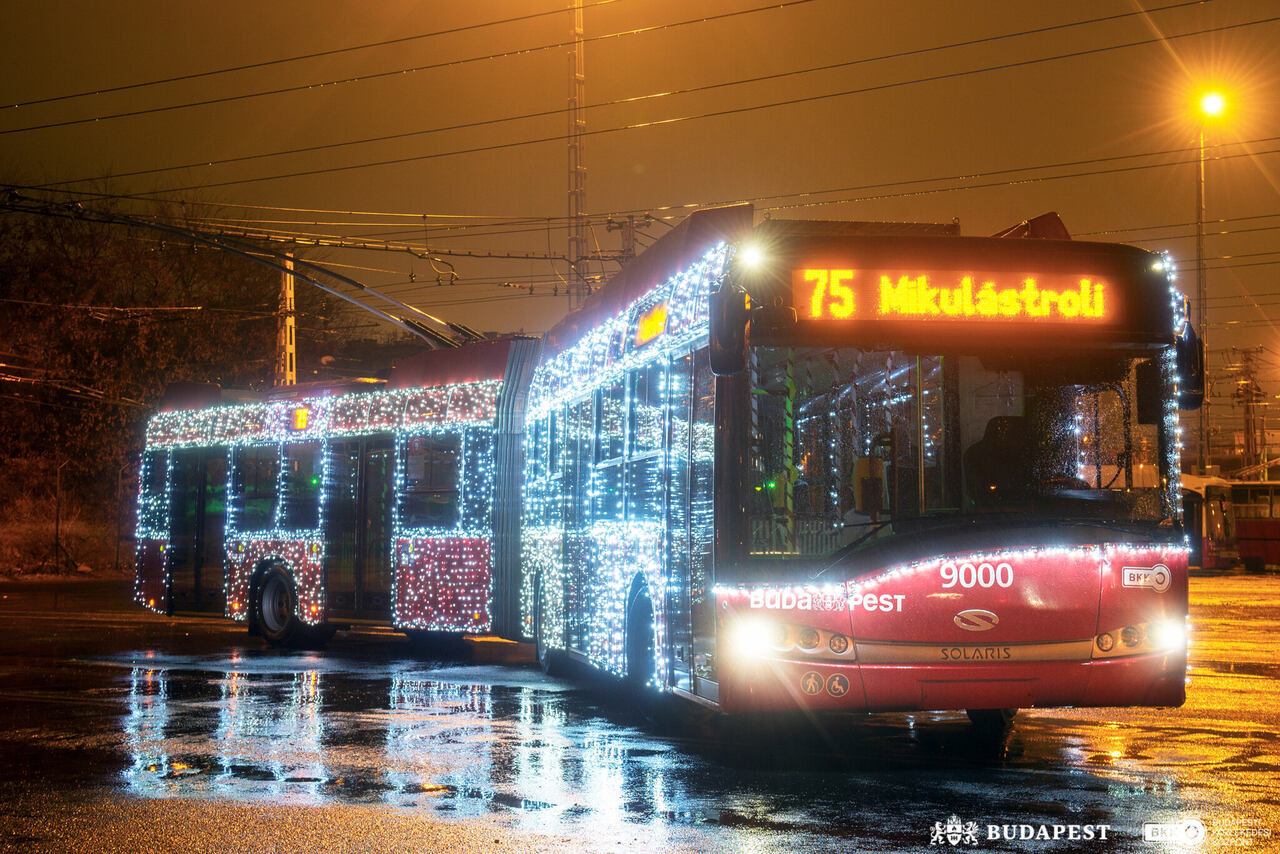 Mikulástroli Santa Claus Trolleybus Karácsony Christmas 1